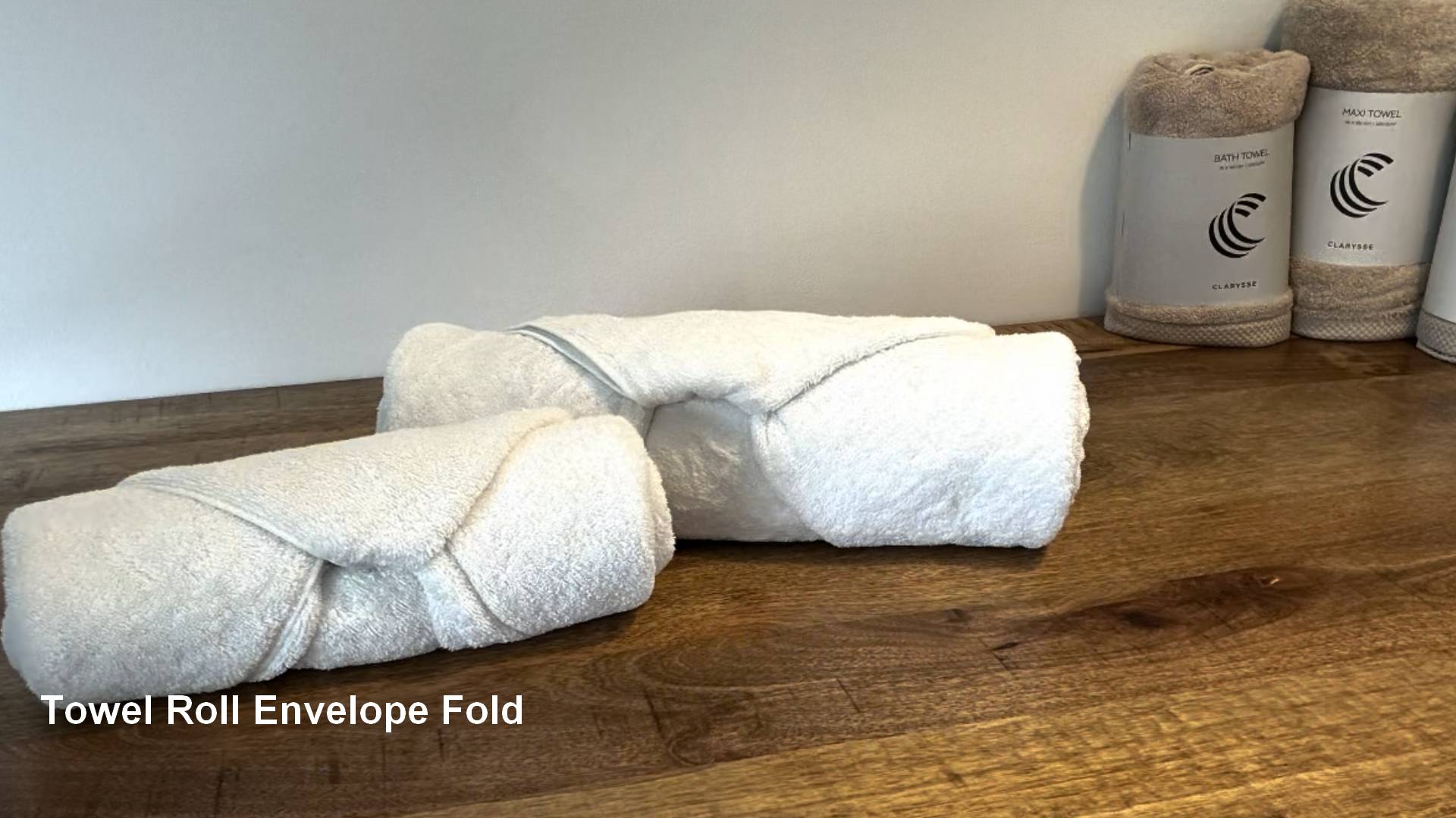 voorbeeld van handdoeken vouwen volgens de rol envelope fold techniek
