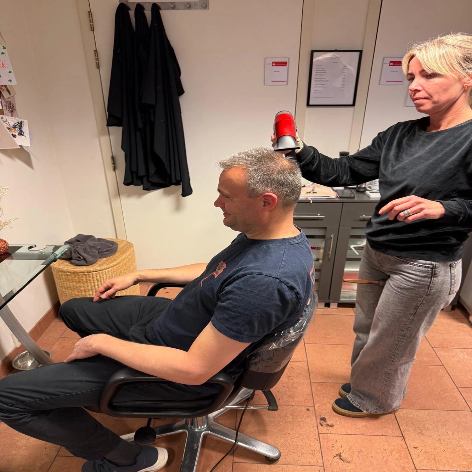 Test van de Valera MatrixCare haardroger tijdens een herenkapsel in Kapsalon Celesta