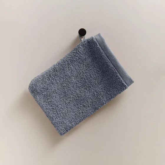 Duurzame blauwgrijs Luna washandje (4 stuks) van 67% gerecycled katoen en 33% polyester, 500 g/m², hoge kwaliteit, zacht, absorberend en sneldrogend.