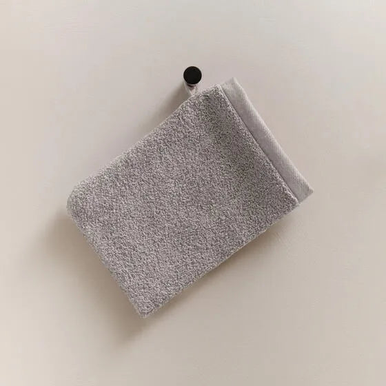 Duurzame grijs Luna washandje (4 stuks) van 67% gerecycled katoen en 33% polyester, 500 g/m², hoge kwaliteit, zacht, absorberend en sneldrogend.