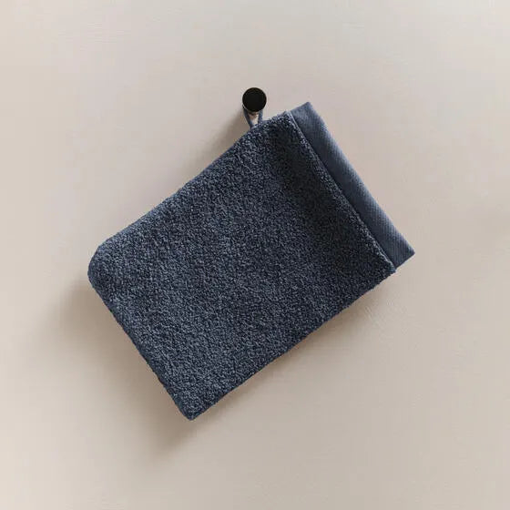 Duurzame indigoblauw Luna washandje (4 stuks) van 67% gerecycled katoen en 33% polyester, 500 g/m², hoge kwaliteit, zacht, absorberend en sneldrogend.