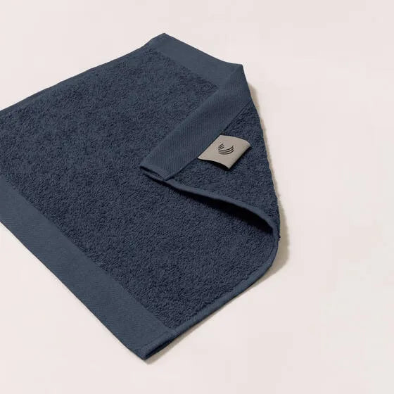 Duurzame indigoblauw Luna gezichtsdoek (4 stuks) van 67% gerecycled katoen en 33% polyester, 500 g/m², hoge kwaliteit, zacht, absorberend en sneldrogend.