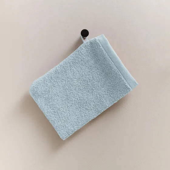 Duurzame lichtblauw Luna washandje (4 stuks) van 67% gerecycled katoen en 33% polyester, 500 g/m², hoge kwaliteit, zacht, absorberend en sneldrogend.